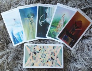 Bộ Bài Fountain Tarot - Kết Tinh Giữa Vẻ Đẹp Sắc Sảo Lẫn Mơ Hồ 1